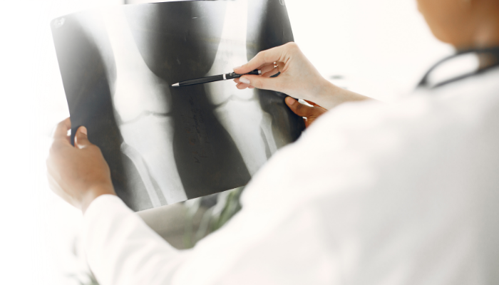 検査、整形外科への案内